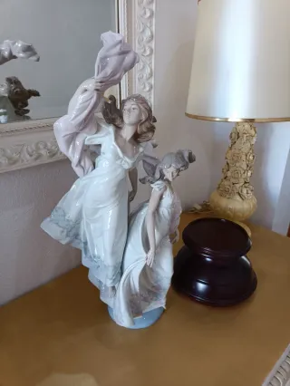 Figura Lladro Alegoría a la Libertad en perfecto e