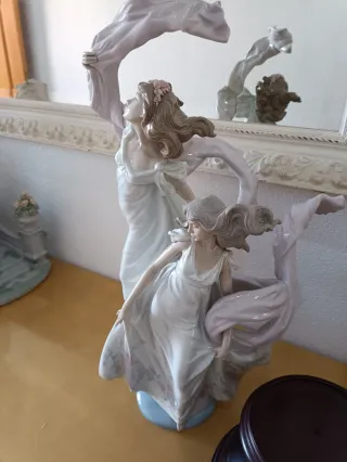 Figura Lladro Alegoría a la Libertad en perfecto e