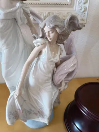 Figura Lladro Alegoría a la Libertad en perfecto e