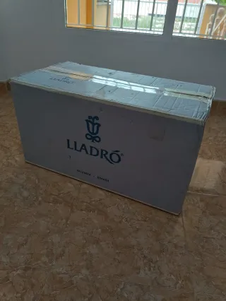 Figura Lladro Alegoría a la Libertad en perfecto e