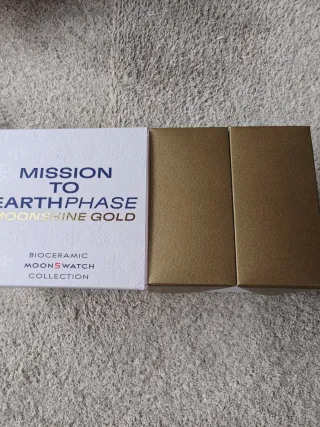 Swatch x Omega MoonSwatch Snoopy Oro Lunar, edizione speciale