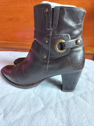 Botines de piel marrón talla 39