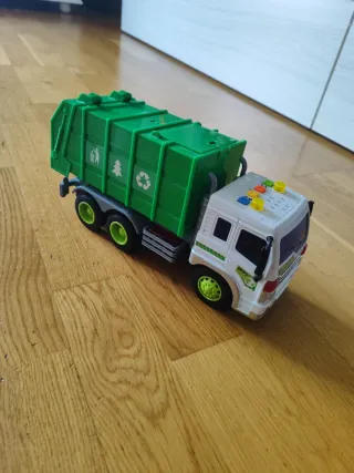 Camión de basura y reciclaje de juguete
