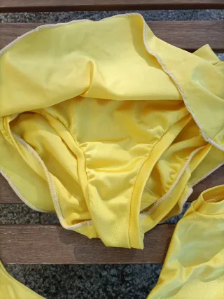 Falda y protectores patinaje amarillo