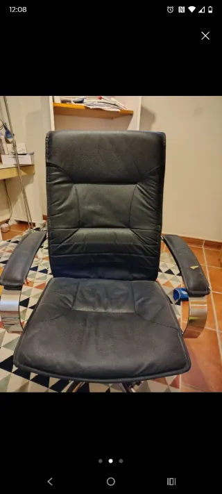 Sillón de dirección de cuero negro con ruedas crom