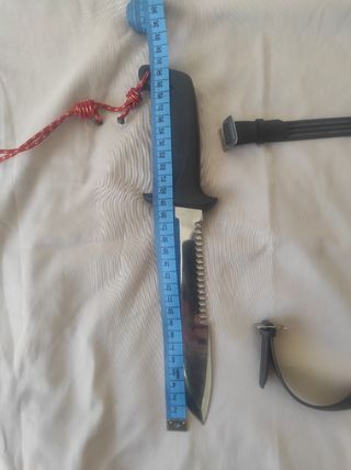 Cuchillo de buceo con funda