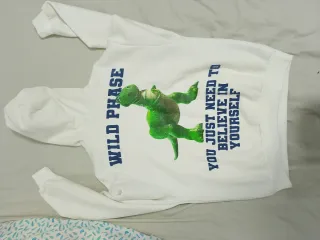 Sudadera Blanca Bershka con Dinosaurio