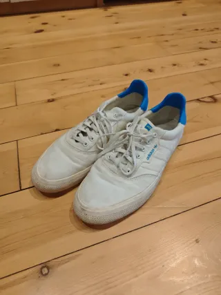 Zapatillas Adidas Blancas y Azules