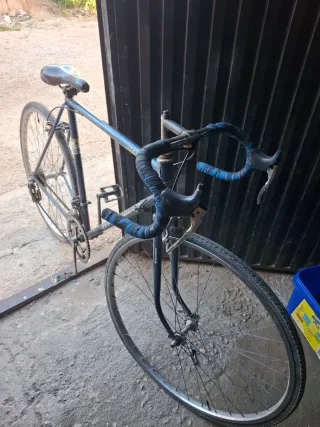 Bicicleta BH azul