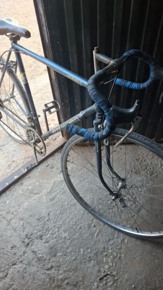 Bicicleta BH azul
