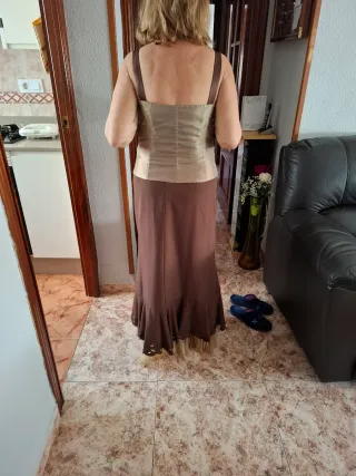 Vestido de fiesta marrón y dorado