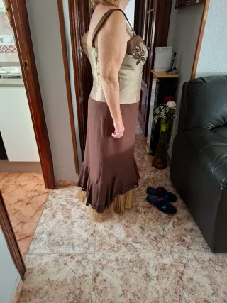 Vestido de fiesta marrón y dorado