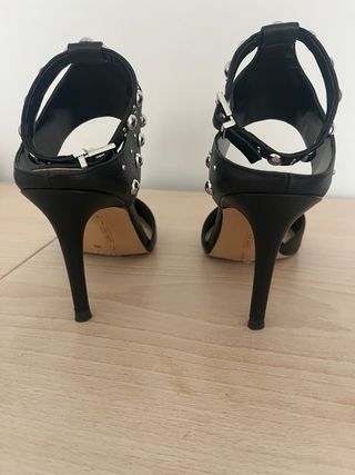 Vince Camuto Zapatos Negros Tachas Talla 39