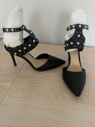 Vince Camuto Zapatos Negros Tachas Talla 39
