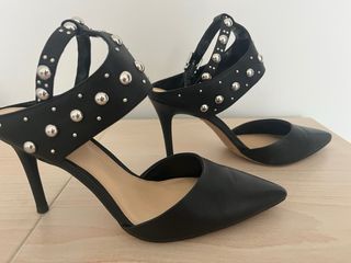 Vince Camuto Zapatos Negros Tachas Talla 39