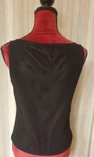 Top negro lentejuelas flores