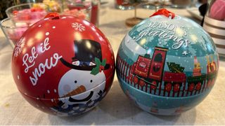 Bolas de regalo navideñas