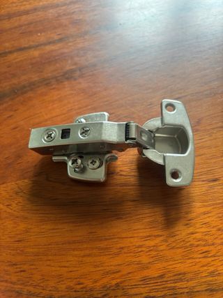 Bisagras para armario con freno