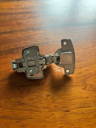 Bisagras para armario con freno