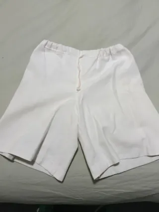 Camisa color crudo talla 10  Pantalón crudo talla8