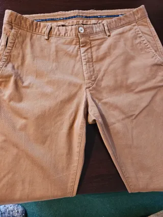 Pantalón chino hombre beige,color mostaza