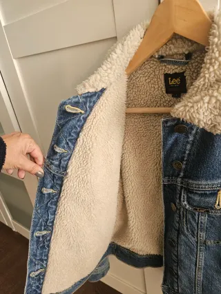 Chaqueta tejana Lee con forro sherpa