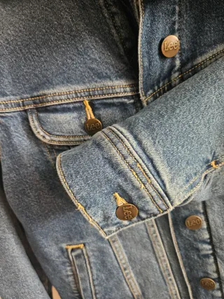 Chaqueta tejana Lee con forro sherpa