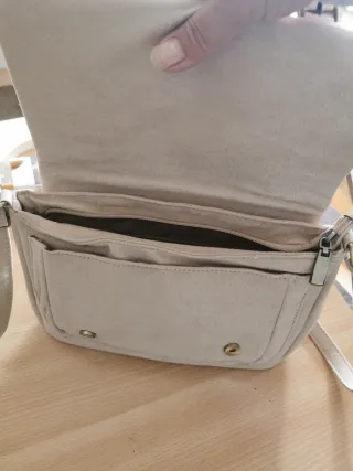 Borsa donna beige con dettagli oro