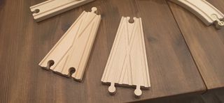 Trenino in legno con pista