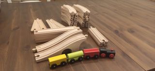 Trenino in legno con pista