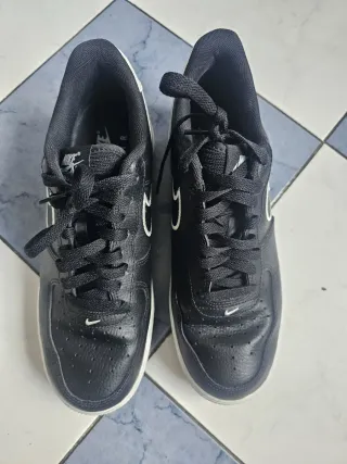 Zapatillas Nike Air Force 1 Negras Blancas.