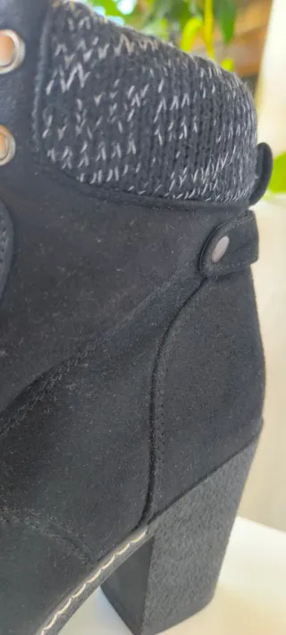 Stivali da donna neri con lacci