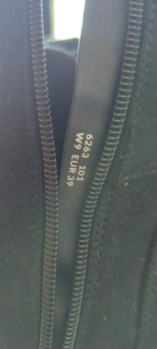 Stivali da donna neri con lacci