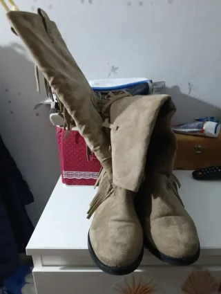 Botas de mujer beige con flecos talla 37