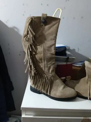 Botas de mujer beige con flecos talla 37