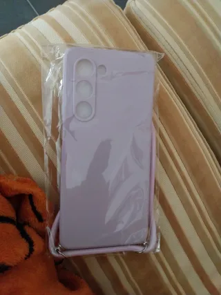 Custodia Oppo A5 5G con cordino viola 2025