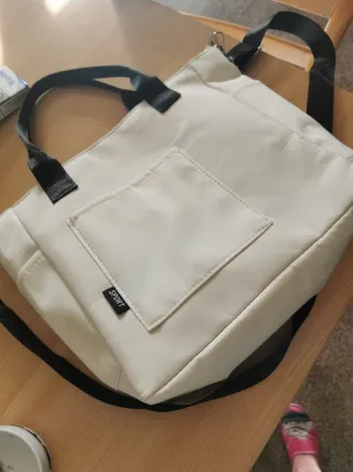 Borsa sportiva bianca e nera