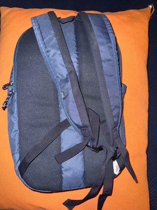 Mochila Quechua azul y gris