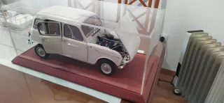 Maqueta Renault 4L Escala 1/8