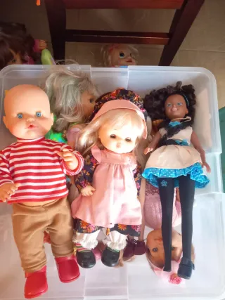 Lote de muñecos antiguos