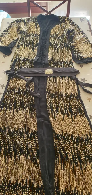 Kaftán Marroquí Negro y Dorado
