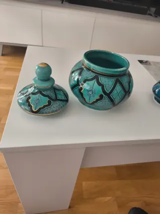 Jarrón árabe de cerámica dorado y verde azulado