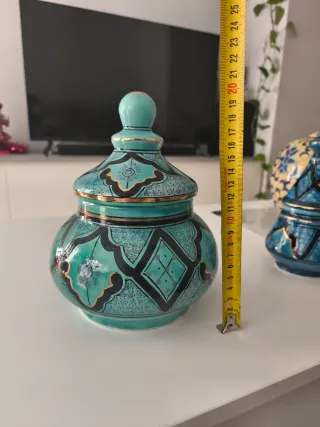 Jarrón árabe de cerámica dorado y verde azulado