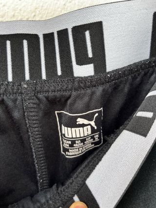 Pantalón corto Puma negro con detalle rojo
