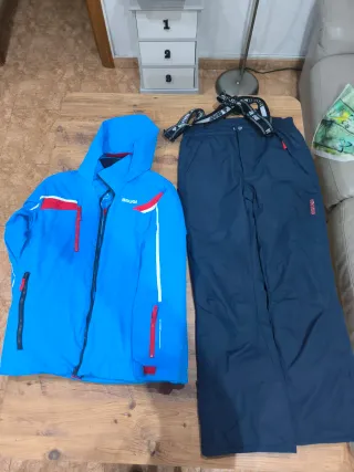 Conjunto esquí chaqueta y pantalón azul