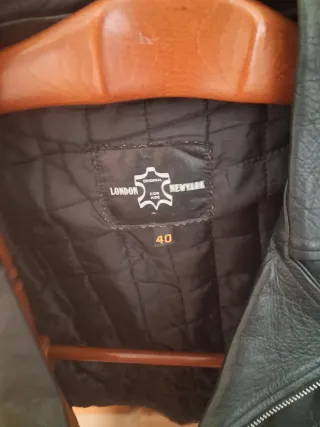 Cazadora motera cuero negra