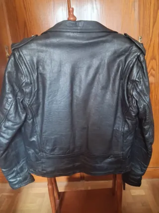 Cazadora motera cuero negra