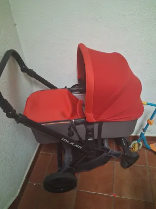 Carro de bebé Muum rojo y gris