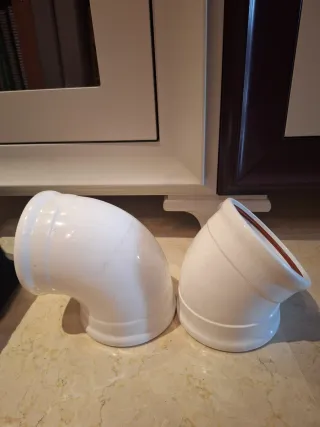 Codos de aluminio blancos