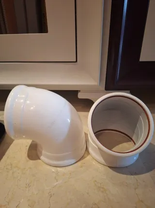 Codos de aluminio blancos